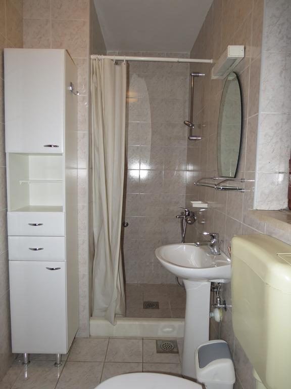Apartments Lumbarda Bilik gambar